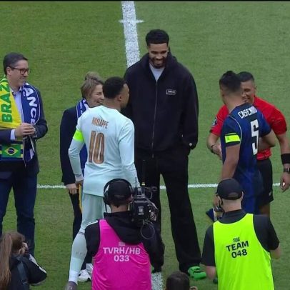 Casemiro faz brincadeira com Mbappé após cara ou coroa