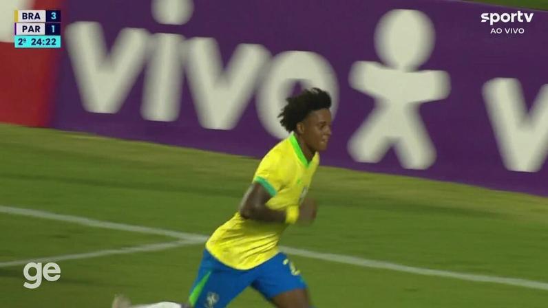 Bruninho faz gol de dentro da área aos 24' do 2º tempo pelo Brasil