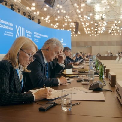 Líderes globais discutem cooperação e governança em fórum internacional