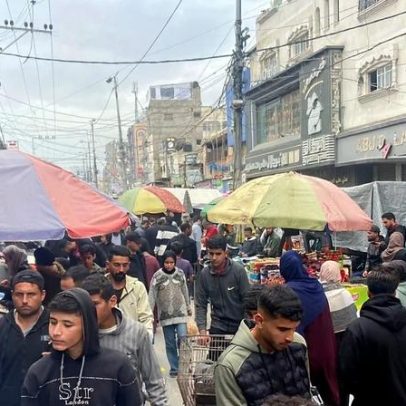 Mercado de Gaza sem trocas: notas pequenas somem e preços sobem