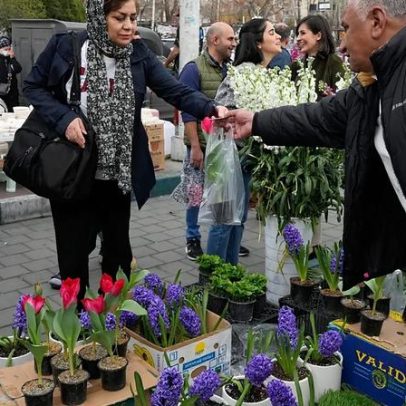 Nowruz em Teerã: mercados lotados diante de ataques aéreos em curso