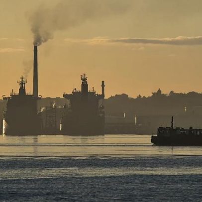 Trump diz que navio-tanque russo pode entregar petróleo a Cuba