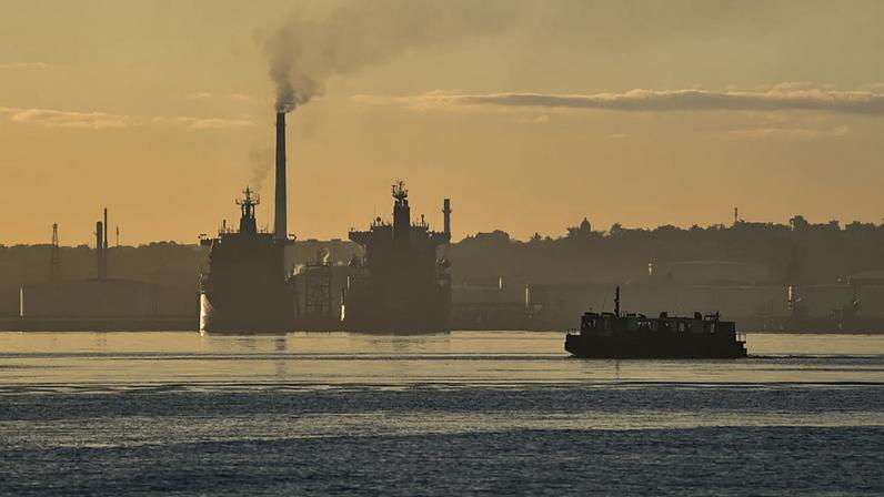 Trump diz que navio-tanque russo pode entregar petróleo a Cuba