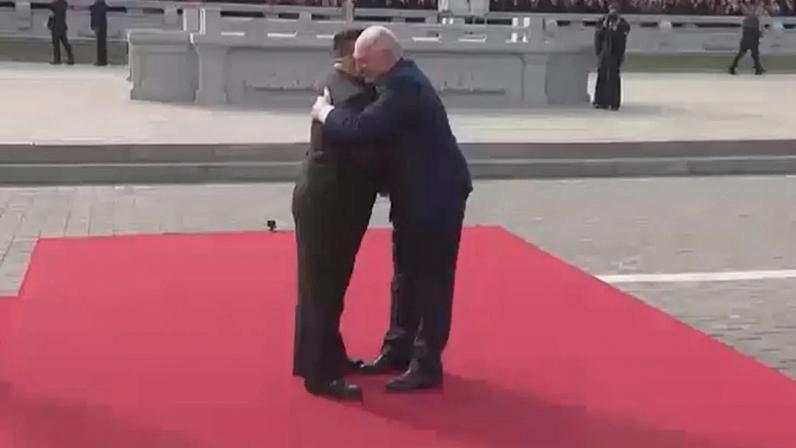 Coreia do Norte recebe Lukashenko em cerimônia em Pyongyang