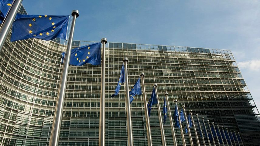 Comissão Europeia aponta falhas na proteção de menores em sites pornográficos