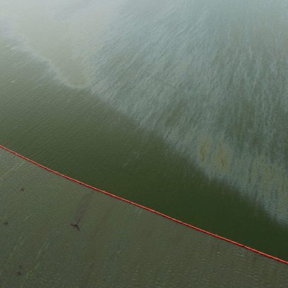 México acelera limpeza de petróleo derramado na costa de Veracruz
