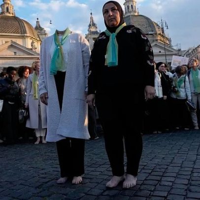 Mães palestinas e israelenses marcham descalças pela paz em Roma