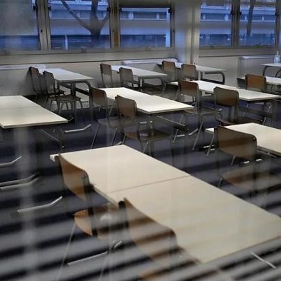 Cerca de 30% dos professores da França entram em greve por cortes de empregos e salários baixos