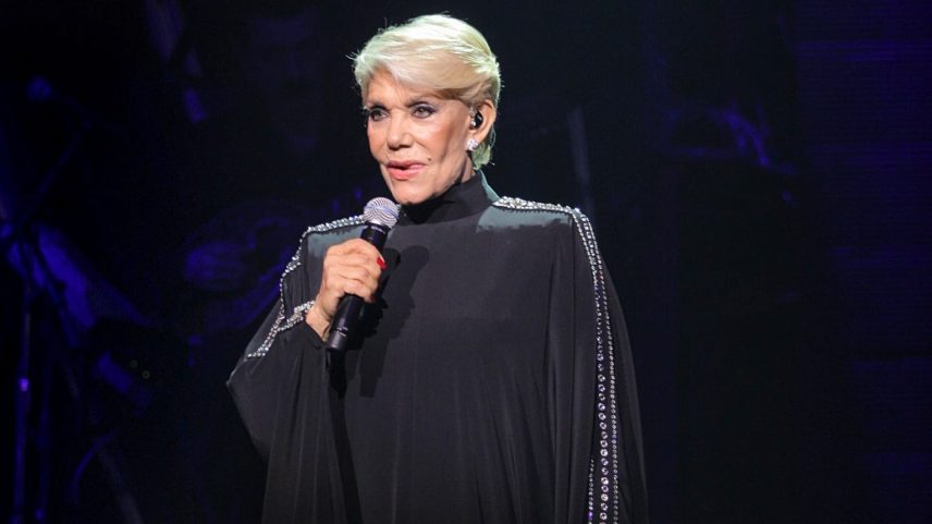 Cantora grega Marinella morre aos 87 anos