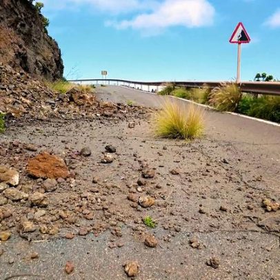 Com ajuda de moradores, autoridades monitoram deslizamentos na costa atlântica