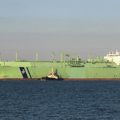Líbia reboca navio-tanque russo Arctic Metagaz para a costa oeste