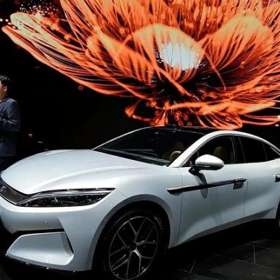 Lucro da BYD recua 19% após ano recorde, abrindo espaço para a Tesla