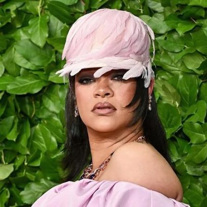 Mulher se declara inocente de tentativa de homicídio contra Rihanna