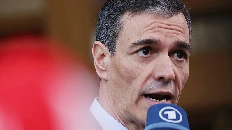Spanish Prime Minister Pedro Sánchez speaks to the media upon his arrival at the EU summit in Brussels, Thursday, 19 March, 2026.