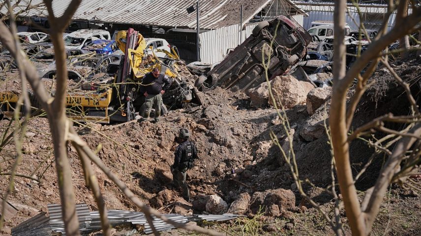 Israel avalia danos após ataque com míssil perto de Jerusalém