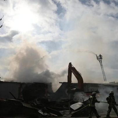Centenas evacuadas quando incêndio atinge clube noturno na Alemanha