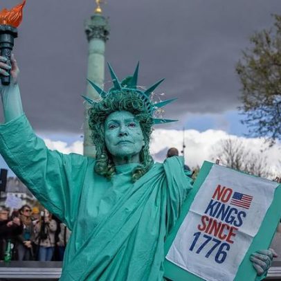 Manifestações contra Trump ocorrem nos EUA e no exterior no Dia No Kings
