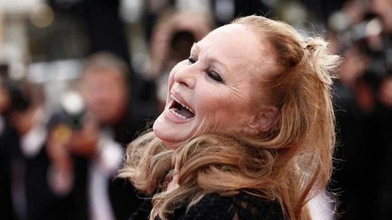 Fortuna da Bond girl original descoberta na Itália entre villas, vinhedos e obras