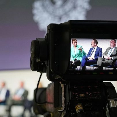 Rei da Dinamarca designa Frederiksen para liderar negociações do próximo governo