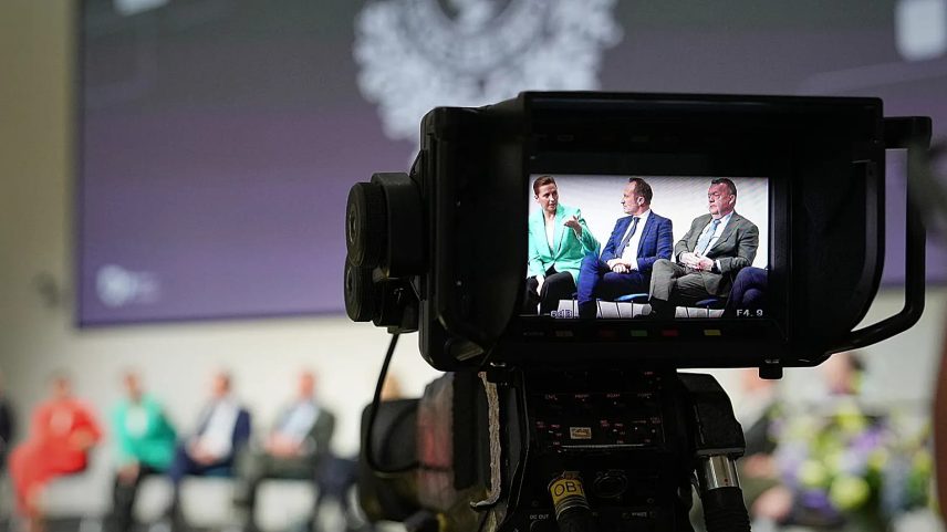 Rei da Dinamarca designa Frederiksen para liderar negociações do próximo governo