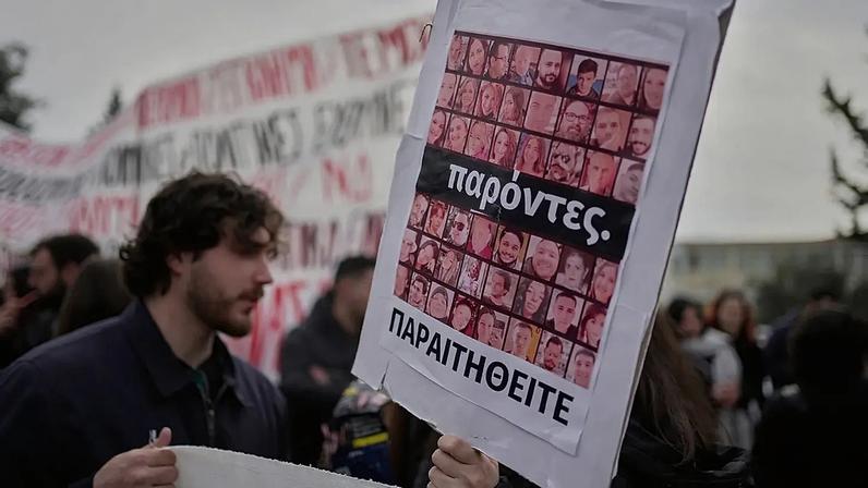 Julgamento do desastre do trem Tempi é adiado para abril por caos na audiência