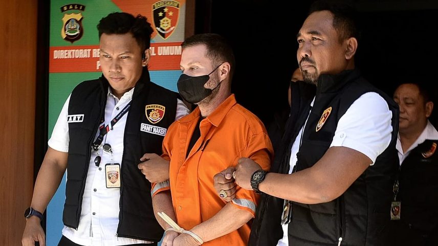 Steven Lyons, described as a senior figure in an international crime syndicate, is escorted by police officers at the regional police headquarters in Denpasar, 31 March, 2026