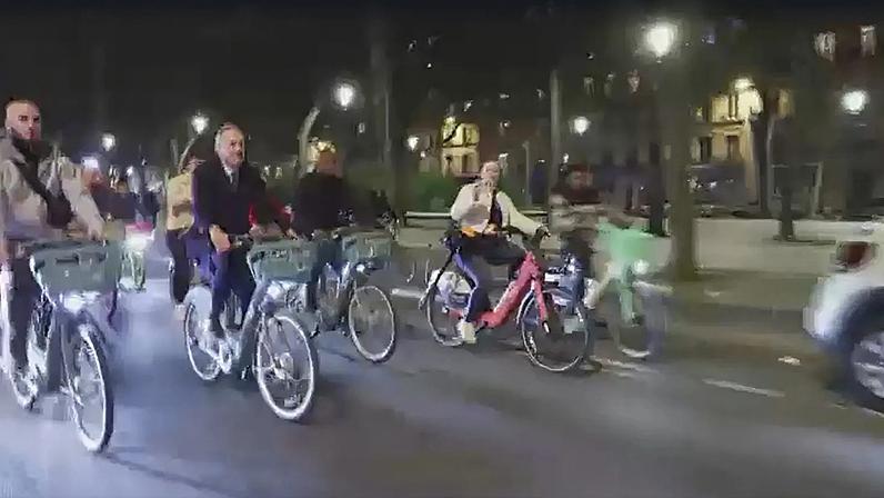 Vídeo: Grégoire, novo prefeito de New Paris, vai de bicicleta à prefeitura