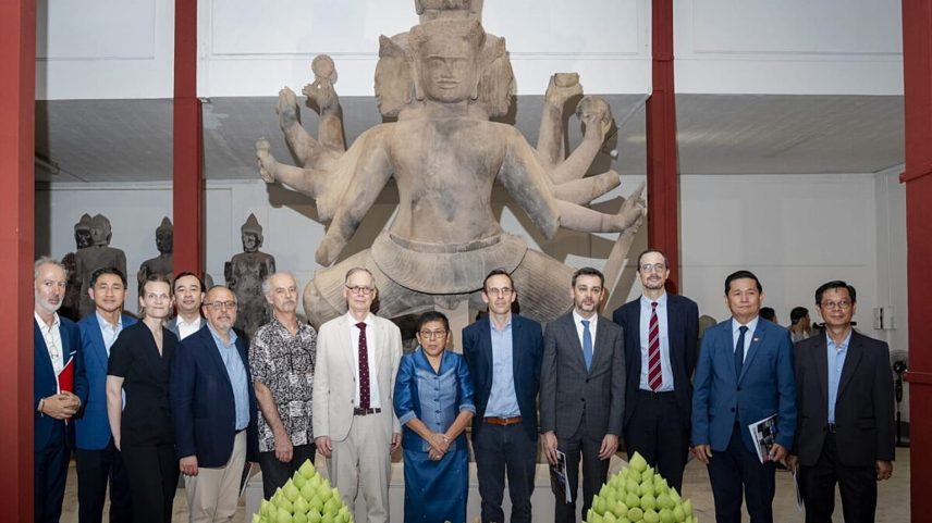 Camboja apresenta estátua milenar restaurada de Shiva dançarino
