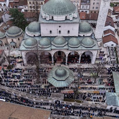 Eid al-Fitr é celebrado por muçulmanos na Europa, em meio a conflitos