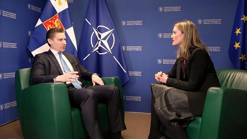 Ministro finlandês da Defesa: EUA não devem redirecionar armas da Ucrânia para Irã