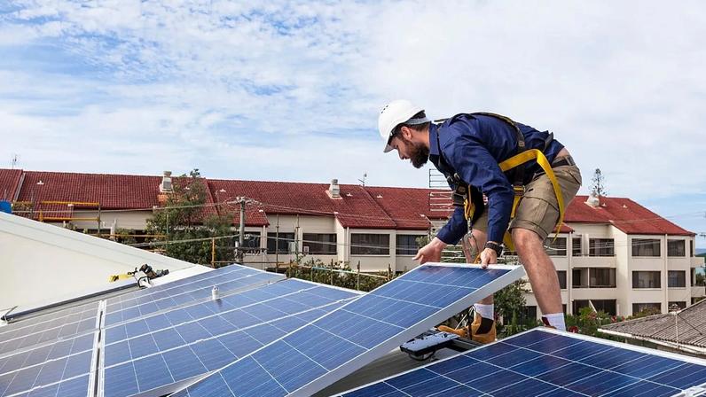 Independência energética prática: europeus constroem mini fazendas solares