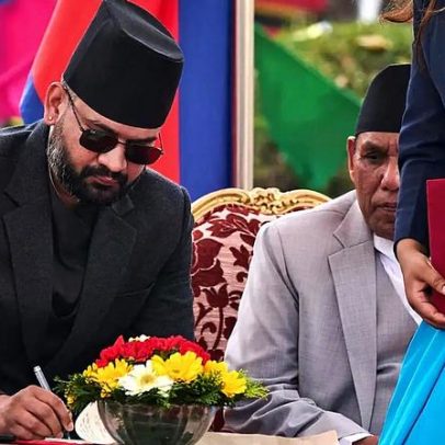 Mais jovem primeiro-ministro do Nepal toma posse após protestos da Geração Z derrubaram o governo