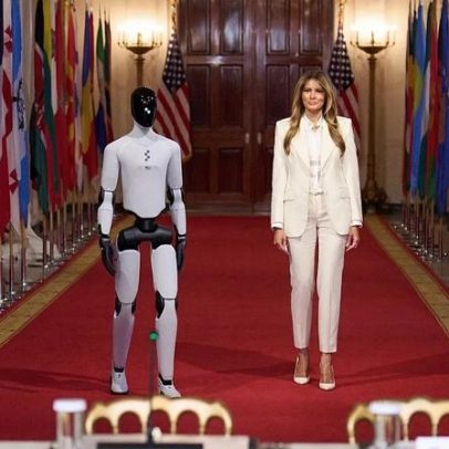 Melania Trump traz robô humanoide à cúpula de educação na Casa Branca