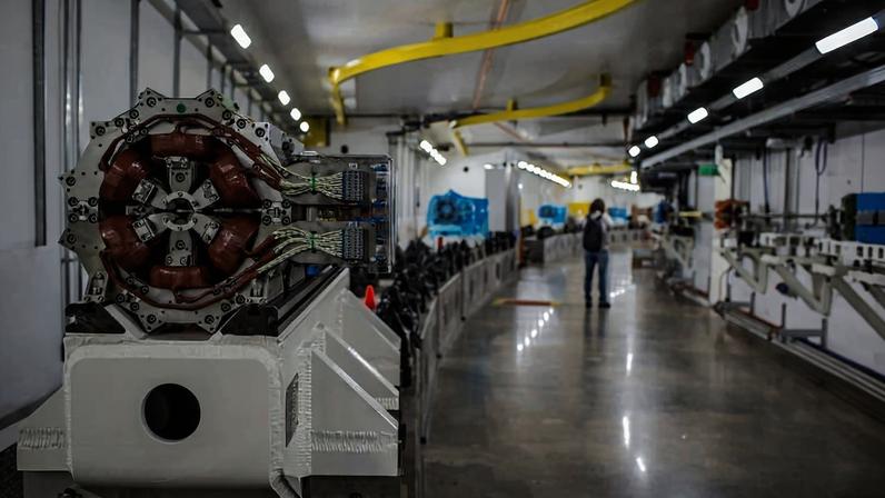 Interior do acelerador de partículas Sírius, em Campinas, dentro do Centro Nacional de Pesquisa em Energia e Materiais