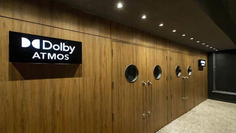 Entrada da sala 1 do Cine Marquise, equipada com som Dolby Atmos