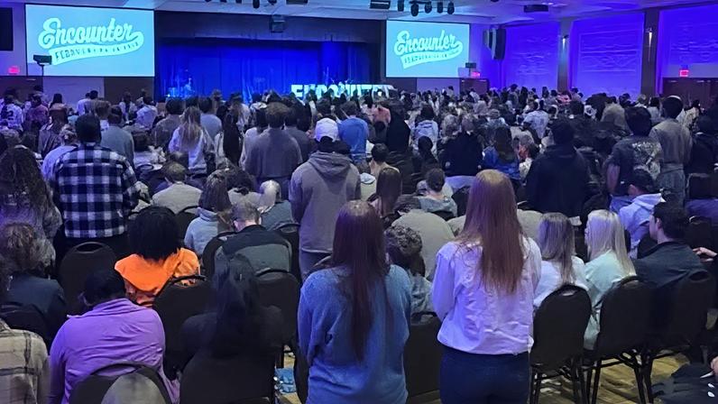 Mais de 500 estudantes em universidade dos EUA aceitam Jesus