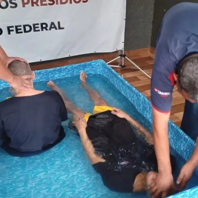 Batismo em presídio de Luziânia desperta esperança entre internos