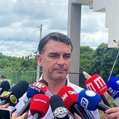 Flávio Bolsonaro pede domiciliar após Bolsonaro passar mal