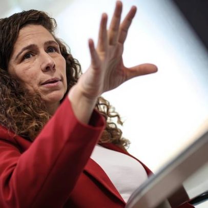Recursos da União aos Correios pode ficar para 2027, diz ministra