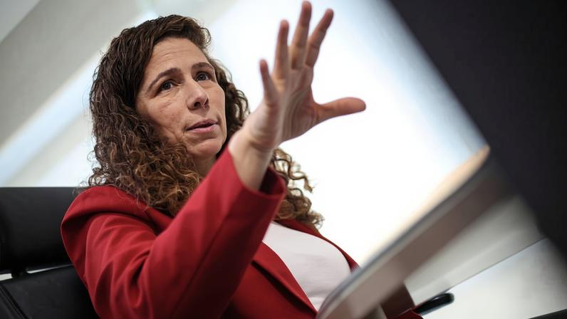 A ministra de Gestão e Inovação de Serviços Públicos, Esther Dweck, em atividade no Ministério