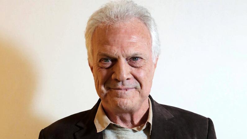 O apresentador Pedro Bial apresentou o Big Brother Brasil de 2002 até 2016