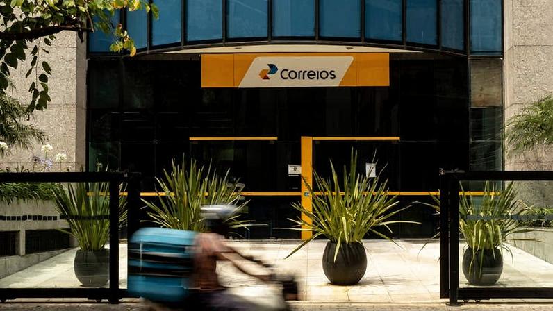 Fachada da agência dos Correios, localizada em São Paulo