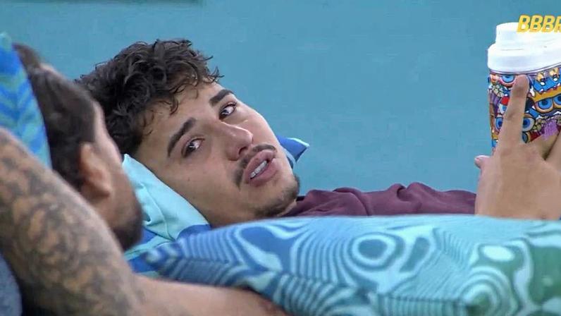 Pedro reaparece nas redes após saída da clínica de reabilitação