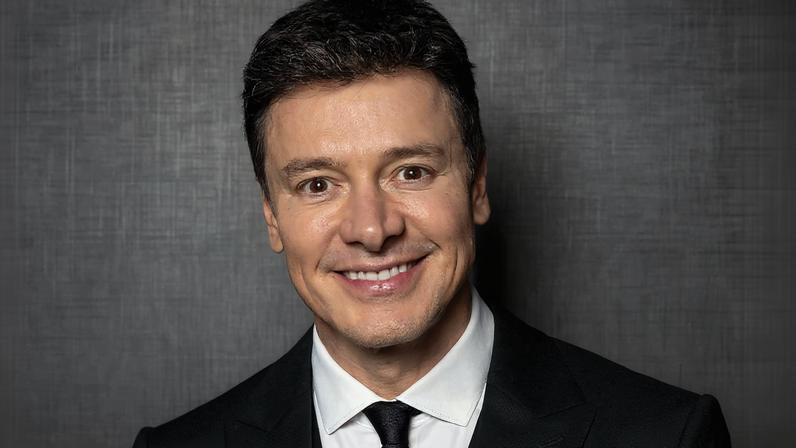 Rodrigo Faro em evento do Instituto Vencer o Câncer
