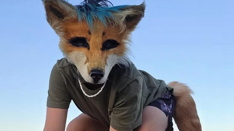Professor trans demitido por comportamento incomum em escola militar nos EUA.