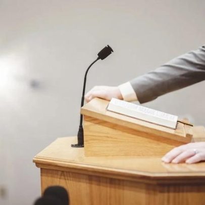 Permanecer na igreja, mesmo com imperfeições