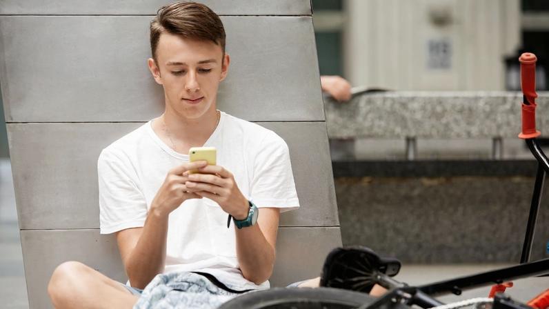 Nova funcionalidade do WhatsApp permite que pais gerenciem contas de crianças menores de 13 anos.