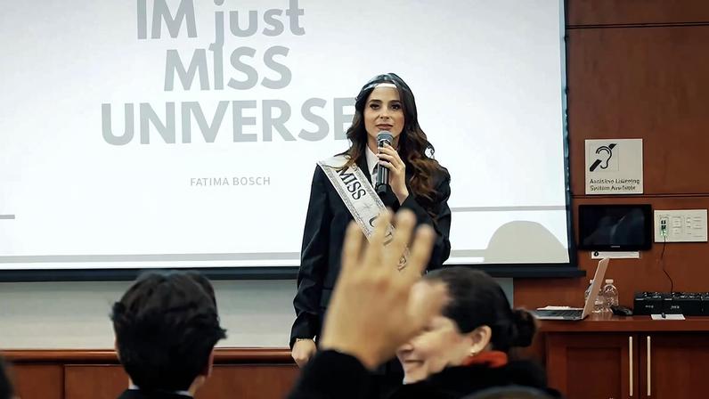 A mexicana Fatima Bosch, Miss Universo 2025, durante evento em Harvard, nos EUA