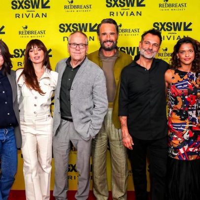 Corrida dos Bichos com Santoro e Valverde estreia no SXSW; fotos