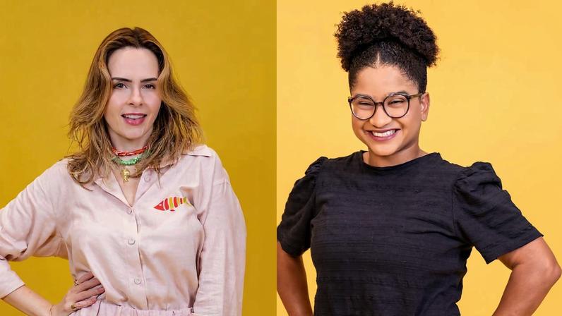 Três mulheres posam lado a lado contra fundo amarelo. A primeira à esquerda tem cabelo cacheado e longo, veste vestido preto com recortes e transparências. A do meio tem cabelo loiro solto e veste macacão rosa claro com bolsos. A terceira à direita usa blusa preta de mangas bufantes, calça jeans e óculos, com cabelo preso em coque.